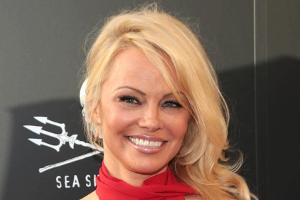 Pamela Anderson: "Alle wollten mir mit Hugh Hefner im Bett zusehen"