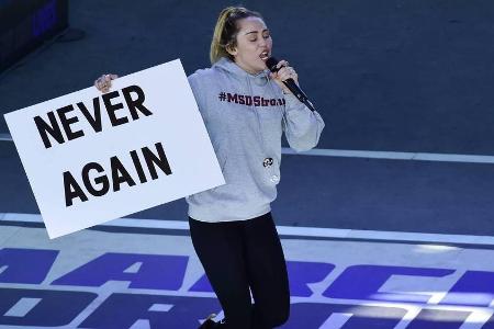 Miley Cyrus performte beim Miley Cyrus performte beim