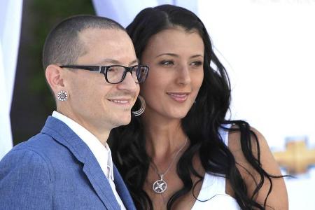 Chester Bennington und Talinda waren von 2005 bis zu seinem Tod verheiratet Chester Bennington und Talinda waren von 2005 bis zu seinem Tod verheiratet
