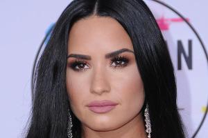 "Sie ist sehr krank": Demi Lovato muss in der Klinik bleiben