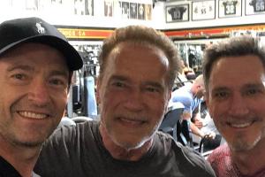 Wer kann mehr stemmen? "Wolverine" alias Hugh Jackman oder der "Terminator" alias Arnold Schwarzenegger?