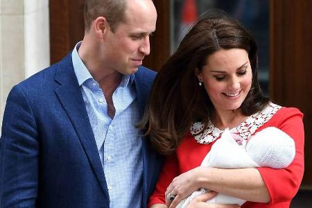 Prinz William und Herzogin Kate mit Prinz Louis am Tag seiner Geburt im April