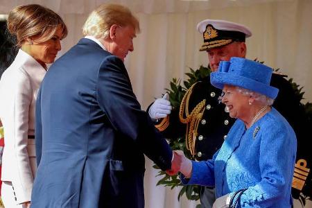 US-Präsident Donald Trump und First Lady Melania (l.) mit Queen Elizabeth II.