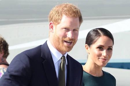 Prinz Harry und Herzogin Meghan: Gut gelaunt bei der Ankunft am Dublin City Airport