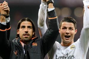 Sami Khedira begrüßt Cristiano Ronaldo in Turin