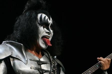 Gene Simmons in voller Kiss-Montur