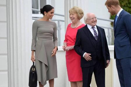 Prinz Harry und seine Frau Meghan bei Irlands Präsidenten, Michael Higgins, und dessen Frau Sabina Coyne