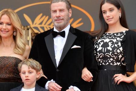 John Travolta mit seiner Ehefrau Kelly Preston und seinen Kindern Benjamin und Ella bei den Filmfestspielen von Cannes 2018 John Travolta mit seiner Ehefrau Kelly Preston und seinen Kindern Benjamin und Ella bei den Filmfestspielen von Cannes 2018