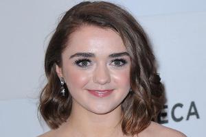 Maisie Williams lässt sich noch ein "Game of Thrones"-Tattoo stechen