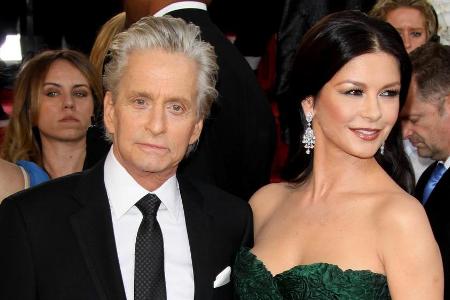 Michael Douglas und Ehefrau Catherine Zeta-Jones bei den 68. Golden Globes Michael Douglas und Ehefrau Catherine Zeta-Jones bei den 68. Golden Globes