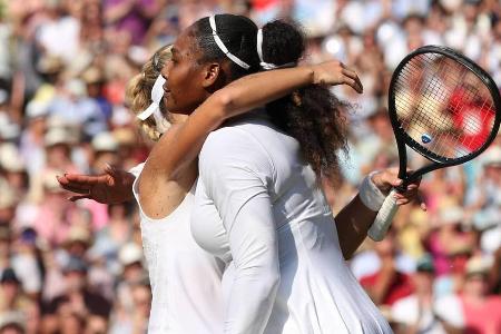 Angelique Kerber und Serena Williams direkt nach dem Wimbledon-Finale