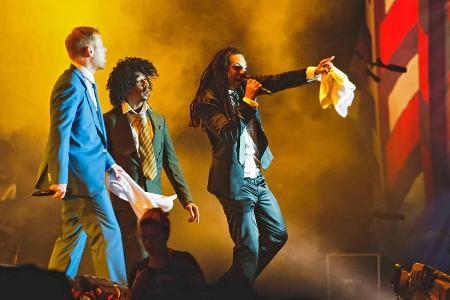 Seeed während eines Auftritts in Berlin im Jahr 2015 Seeed während eines Auftritts in Berlin im Jahr 2015