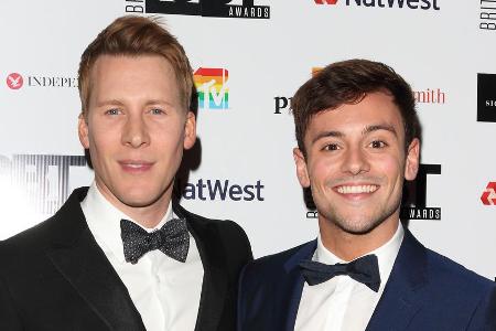 Dustin Lance Black (l.) und Tom Daley sind Eltern geworden