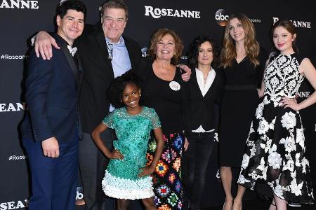 Roseanne Barr (Mitte) wird im Spin-off 