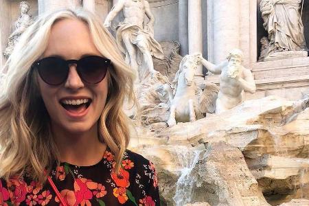 Candice King besucht mit Töchterchen Florence May den Trevi-Brunnen in Rom Candice King besucht mit Töchterchen Florence May den Trevi-Brunnen in Rom