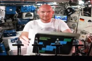 Kraftwerk-Konzert mit Special Guest Alexander Gerst aus dem All
