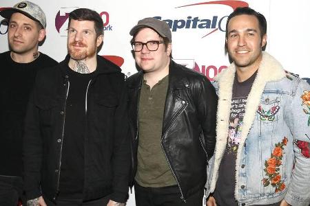 Sänger Patrick Stump (Mitte) und Bassist Pete Wentz (re.) haben unter anderem Fall Out Boy gegründet