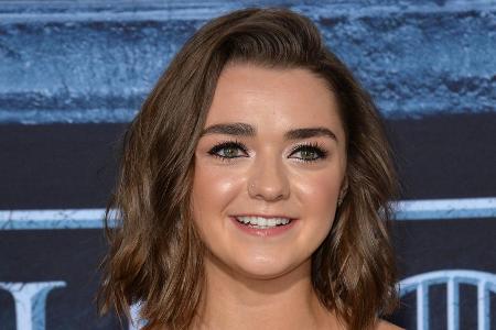 Maisie Williams wird die Trauzeugin ihrer guten Freundin Sophie Turner werden Maisie Williams wird die Trauzeugin ihrer guten Freundin Sophie Turner werden
