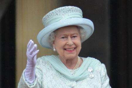 Auch eine Queen Elizabeth II. braucht Unterwäsche