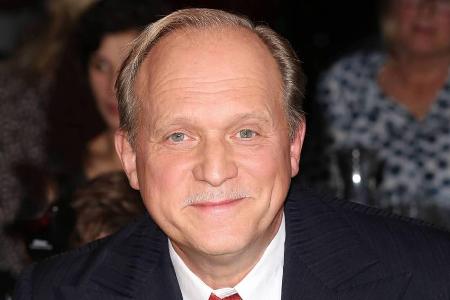 Ulrich Tukur kritisiert die Besetzung einiger Fernsehredakteure Ulrich Tukur kritisiert die Besetzung einiger Fernsehredakteure