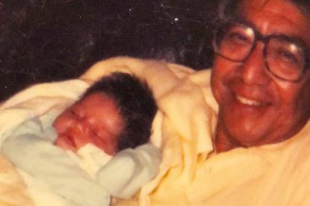 Jessica Alba beweist mit einem Babyfoto: Die neugeborene Jessica und ihr jüngstes Kind Hayes sehen sich zum Verwechseln ähnlich