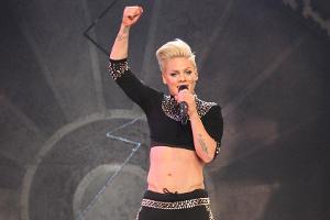 Pink wird Nationalhymne beim Super Bowl singen