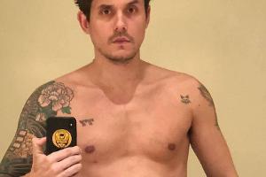 Halbnackt: John Mayer bei der "Star Wars"-Challenge