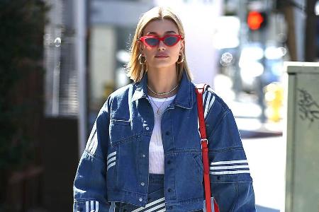 Sie zeigt den lässigen Look: Hailey Baldwin in Los Angeles