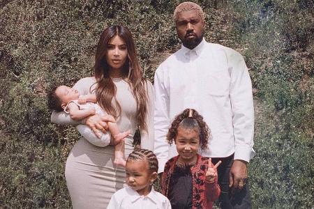 Kim Kardashian musste für dieses Foto offenbar viel Überzeugungsarbeit leisten Kim Kardashian musste für dieses Foto offenbar viel Überzeugungsarbeit leisten
