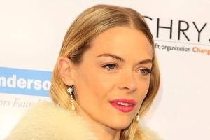 Jaime King: Mann zertrümmert ihre Autoscheiben am helllichten Tag