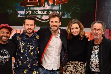 Simon Pearce, Johannes Strate, Luke Mockridge, Katrin Bauerfeind und Hugo Egon Balder (v.l.n.r.) in 