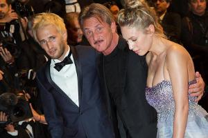 Sean Penn (Mitte) mit seinen Kindern Hopper (l.) und Dylan beim Filmfest von Cannes im Jahr 2016