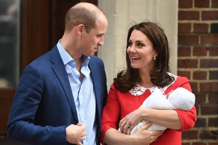 Prinz William und Herzogin Kate vor dem Krankenhaus mit ihrem neugeborenen Baby