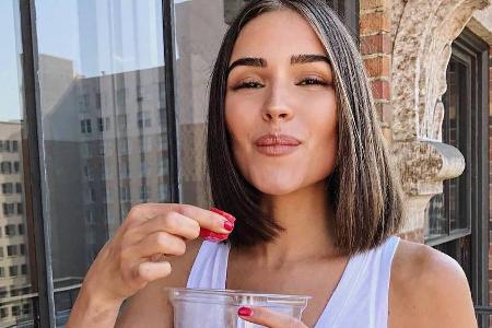 Olivia Culpo sorgt mit frischem Obst für strahlende Haut und kräftiges Haar Olivia Culpo sorgt mit frischem Obst für strahlende Haut und kräftiges Haar
