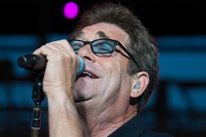 Hörverlust! Huey Lewis muss seine Tour absagen