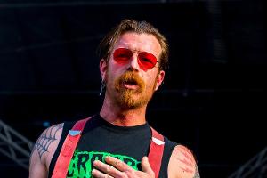 Eagles of Death Metal: Jesse Hughes kriecht zu Kreuze