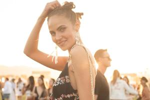 Elena Carrière bei Coachella: So gelingt der perfekte Festival-Look