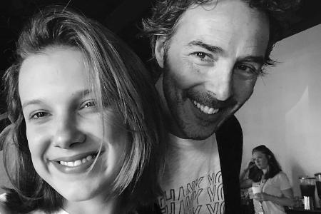 Millie Bobby Brown und Produzent Shawn Levy sind wieder am Millie Bobby Brown und Produzent Shawn Levy sind wieder am