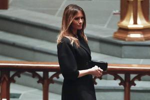 Ohne Ehemann Donald: Melania Trump nimmt Abschied von Barbara Bush