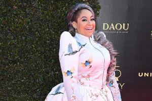 Unfassbar! Raven-Symoné Pearman im Vögelchen-Prinzessinnenkleid