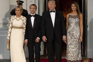 Händchen halten und Chanel-Robe: Glanz-Auftritt von Melania Trump