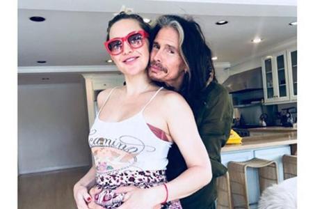 Steven Tyler (r.) freut sich mit Kate Hudson auf ihr Baby Steven Tyler (r.) freut sich mit Kate Hudson auf ihr Baby