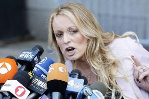 Stormy Daniels sorgt für Tumulte vor New Yorker Gericht