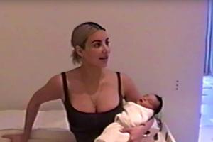 Kim Kardashian zeigt zum ersten Mal Baby Chicago