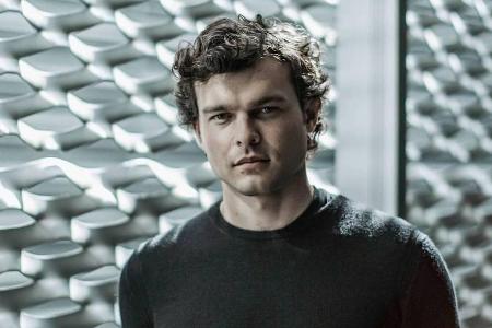 Alden Ehrenreich spielt Han Solo