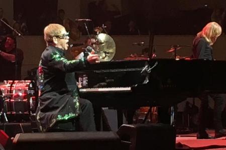 Elton John bei einem Konzert im amerikanischen Portland Elton John bei einem Konzert im amerikanischen Portland