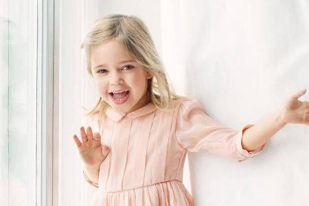 Prinzessin Madeleines Tochter Leonore ist mit ihren nun vier Jahren schon ein echter Profi vor der Kamera Prinzessin Madeleines Tochter Leonore ist mit ihren nun vier Jahren schon ein echter Profi vor der Kamera