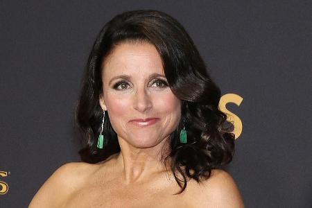Vor wenigen Monaten gab Julia Louis-Dreyfus bekannt, an Brustkrebs erkrankt zu sein Vor wenigen Monaten gab Julia Louis-Dreyfus bekannt, an Brustkrebs erkrankt zu sein