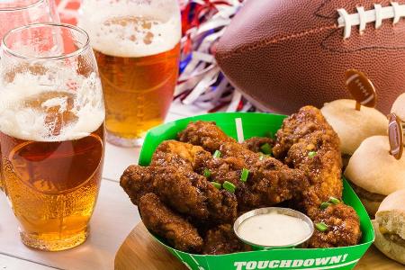 Beim Super Bowl sind Chicken Wings und Bier ein Muss - doch es gibt noch andere leckere Snacks