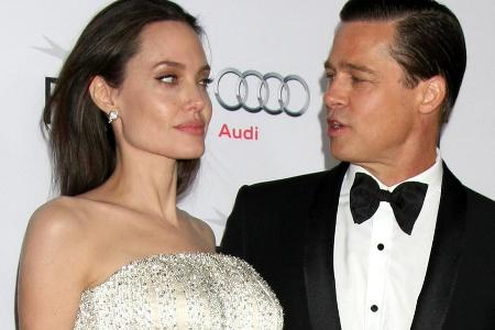 Angelina Jolie Pitt und Brad Pitt verhandeln gerade über ihre Scheidung Angelina Jolie Pitt und Brad Pitt verhandeln gerade über ihre Scheidung